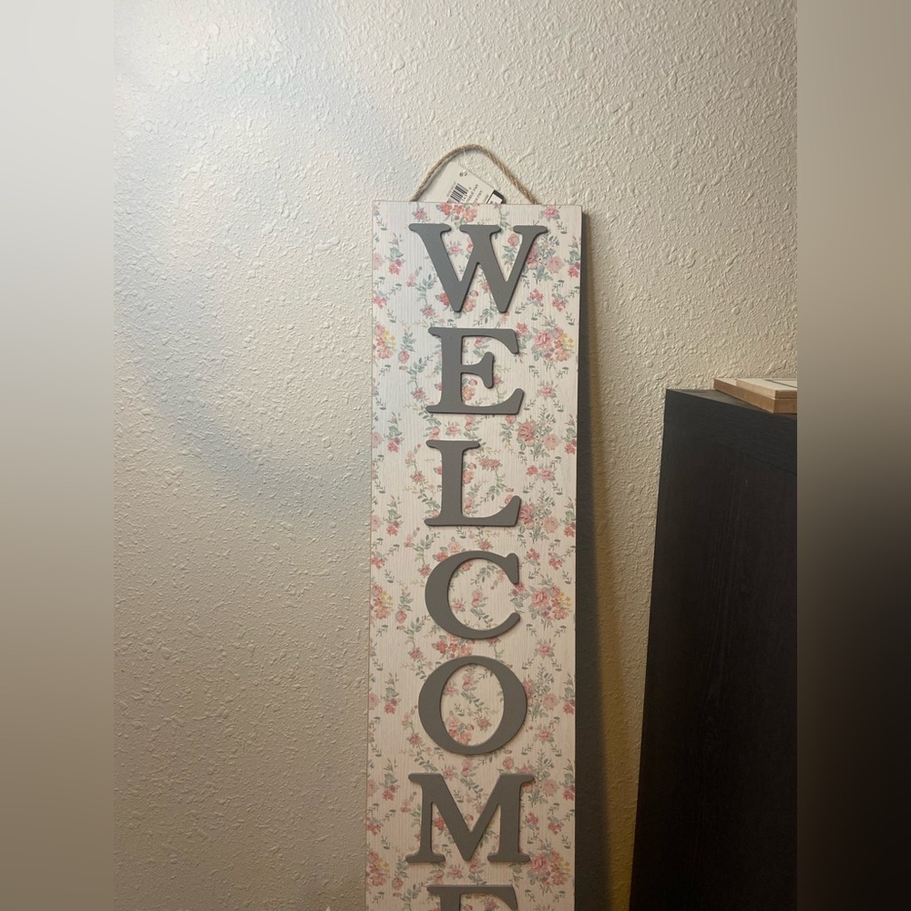 Cute floral welcome sign